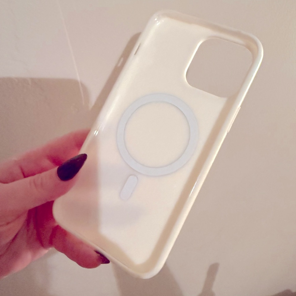 Velvet Cavier BRAND NEW- Never used iPhone 13 Pro Max Phone case